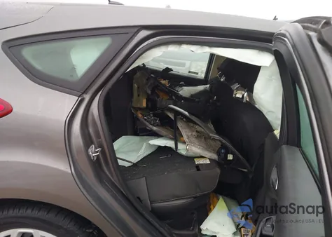 2012 Ford Focus Se z USA, uszkodzony, nr VIN 1FAHP3K24CL372545